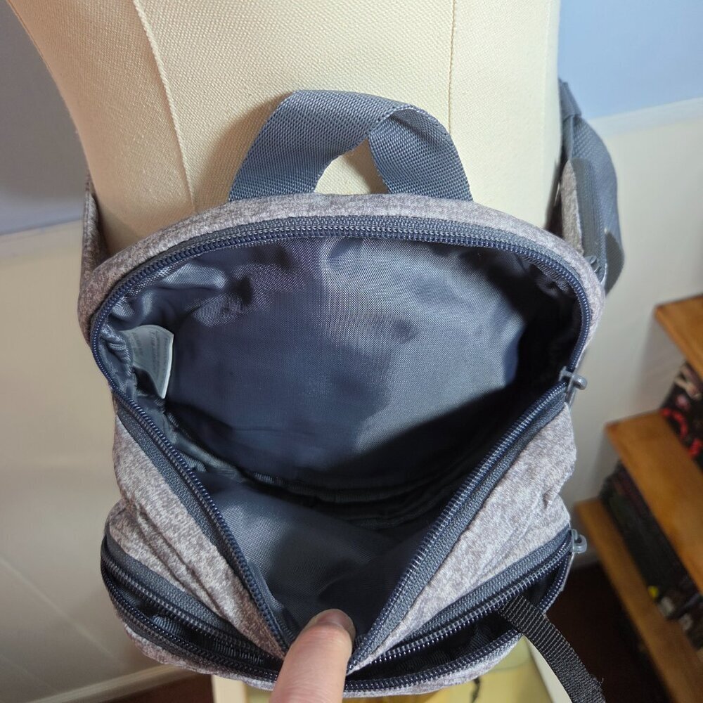 Adidas Light Heathered Gray Multi Zip Adjustable Strap Fanny Pack - Picture 9 of 12